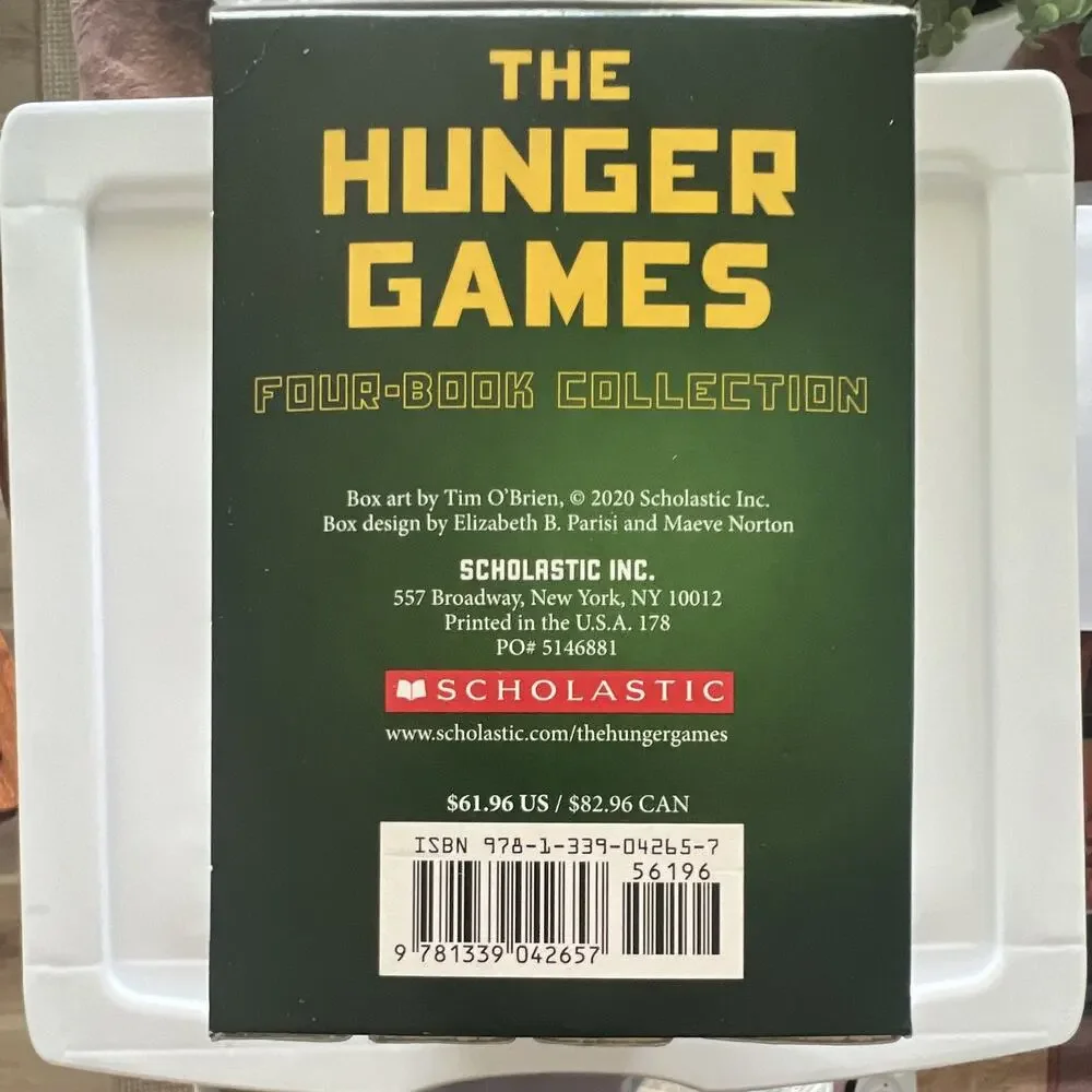 Suzanne Collins Hunger Games 4-Book Paperback Box Set w/Scholastic